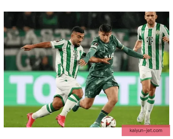 格罗斯本赛季在英超表现稳健，攻防两端持续提升